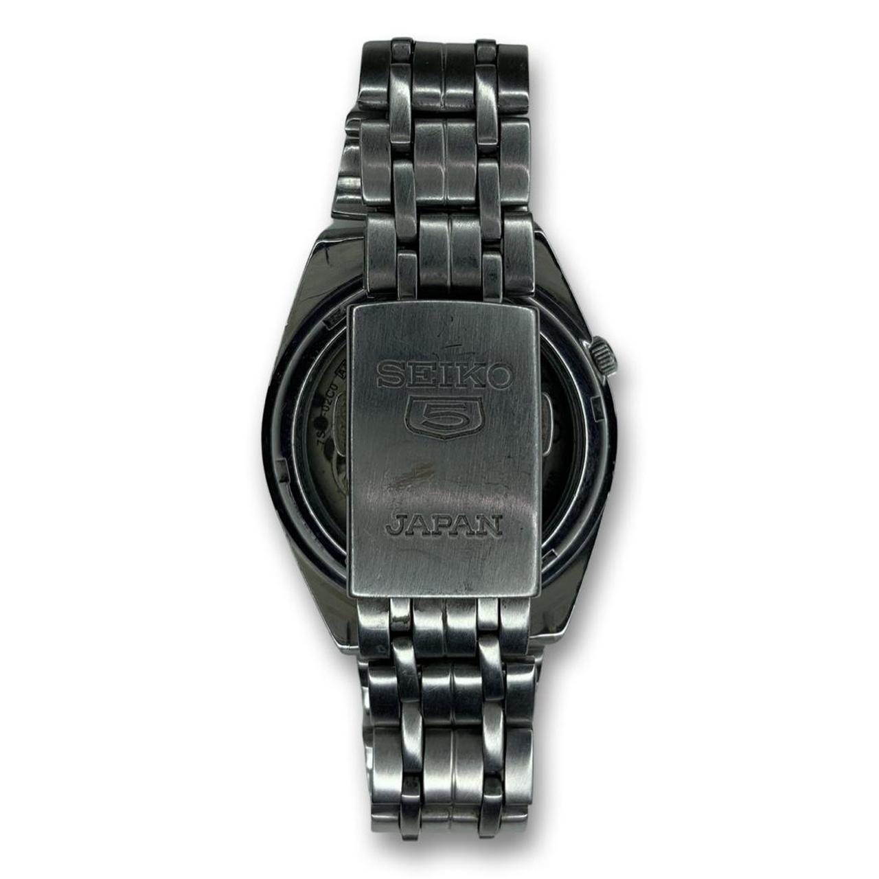Seiko Men's Silver and Black Watch (2)