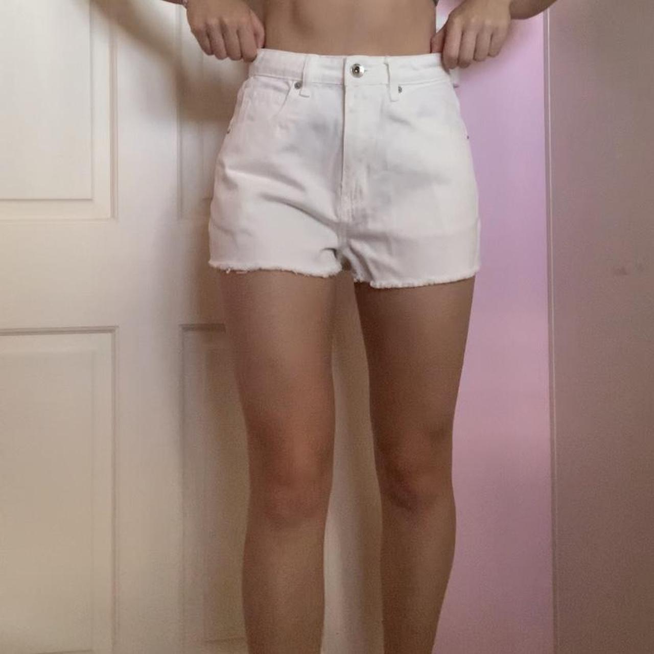 Supre deals white shorts