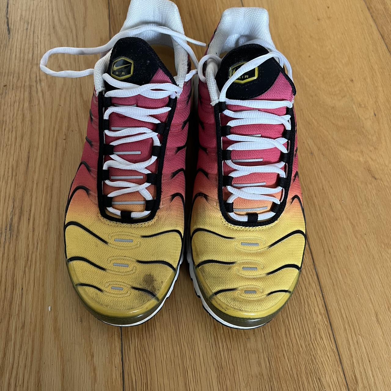 tn nike yellow