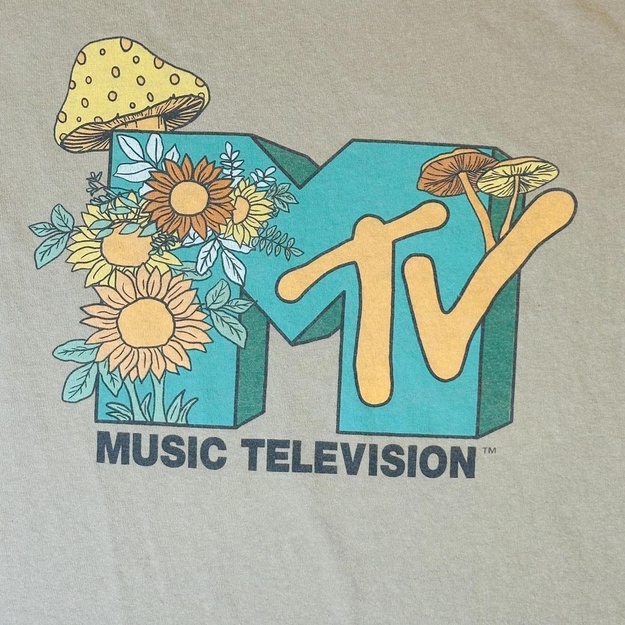 item listed by thrash_and_thrive_thrifters