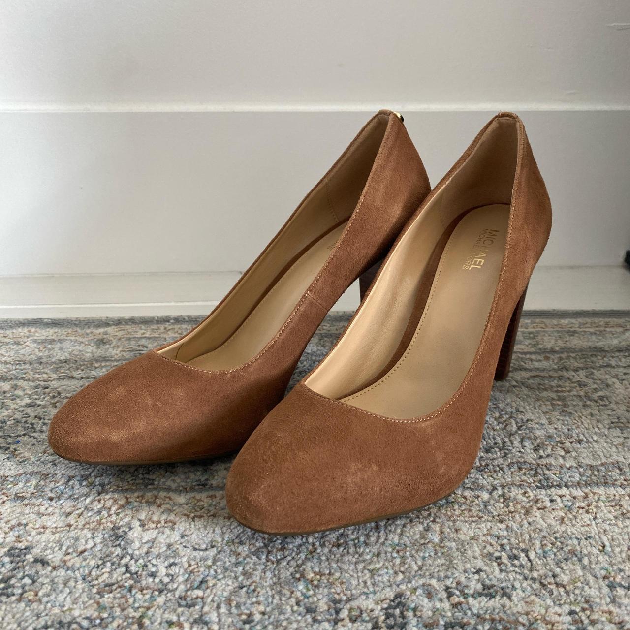 Michael Kors tan light brown suede pumps Size