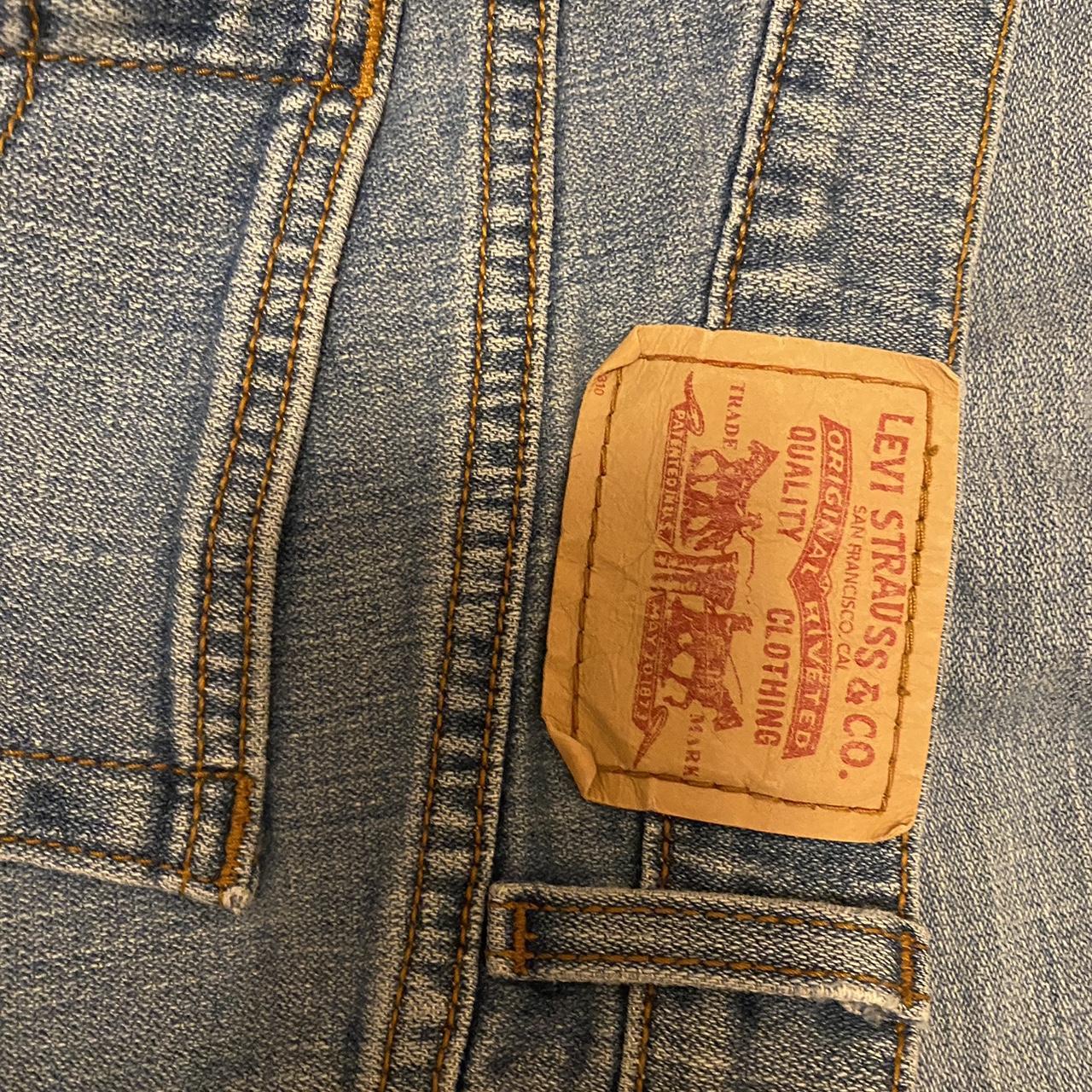 low waisted light wash levi’s - Depop