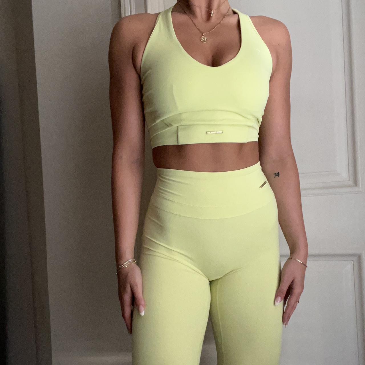 SMALL WHITE 2 PIECE WORKOUT SET LEGGINGS AND CROP - Depop