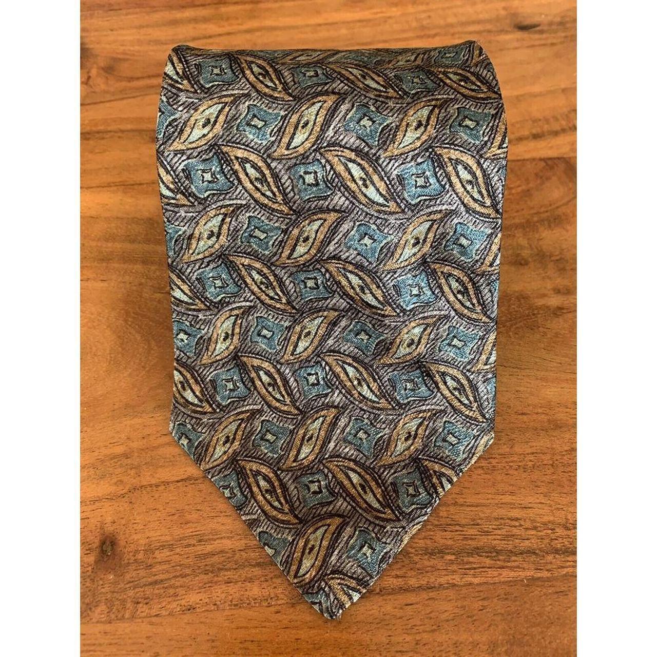 item listed by the_rotating_closet