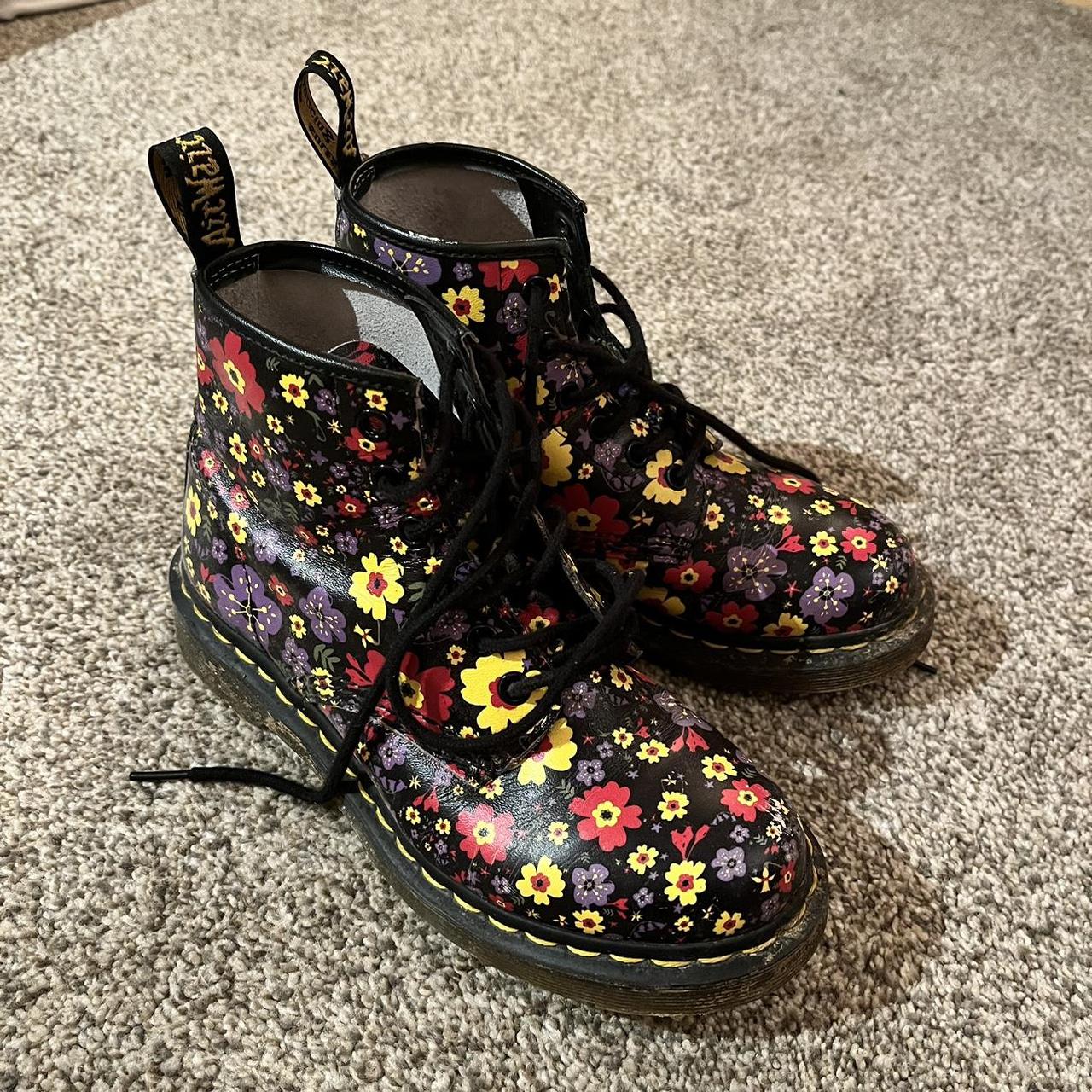 Floral dr martens size cheap 6