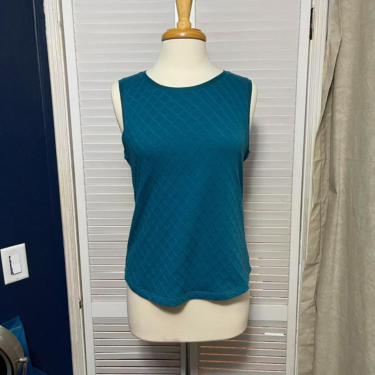 Liz Claiborne Petite Knit Top Petite 67% Polyester... - Depop