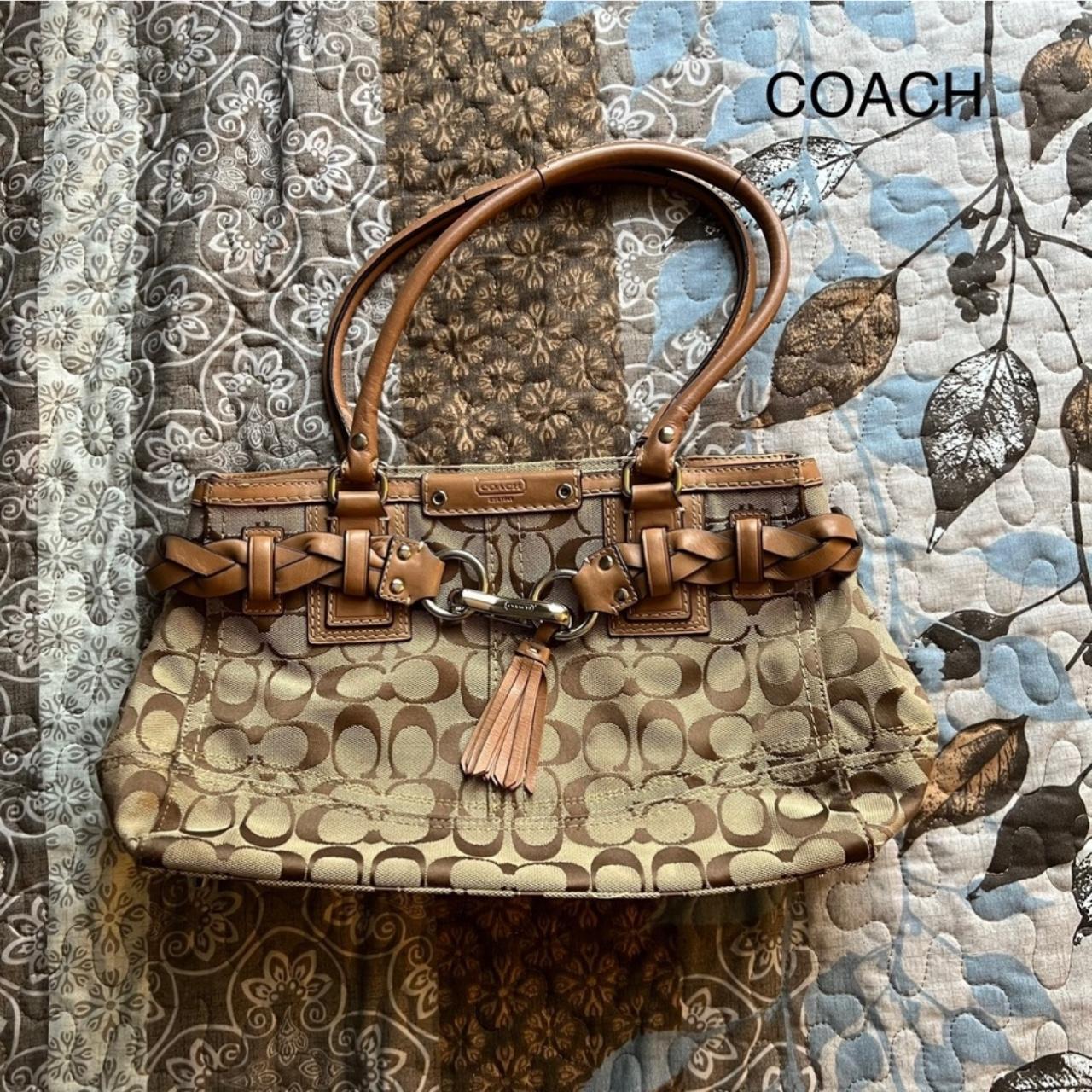 Coach Purse Medium Size: A Perfect Balance of Style and Functionality