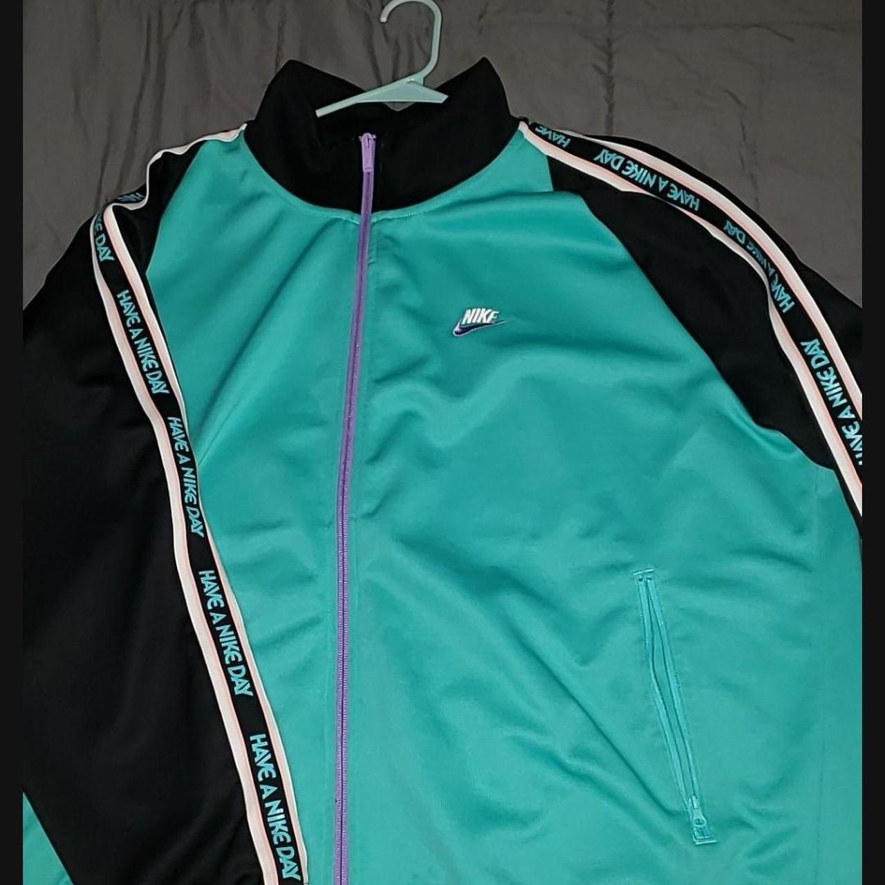 Nike have a shop nice day windbreaker