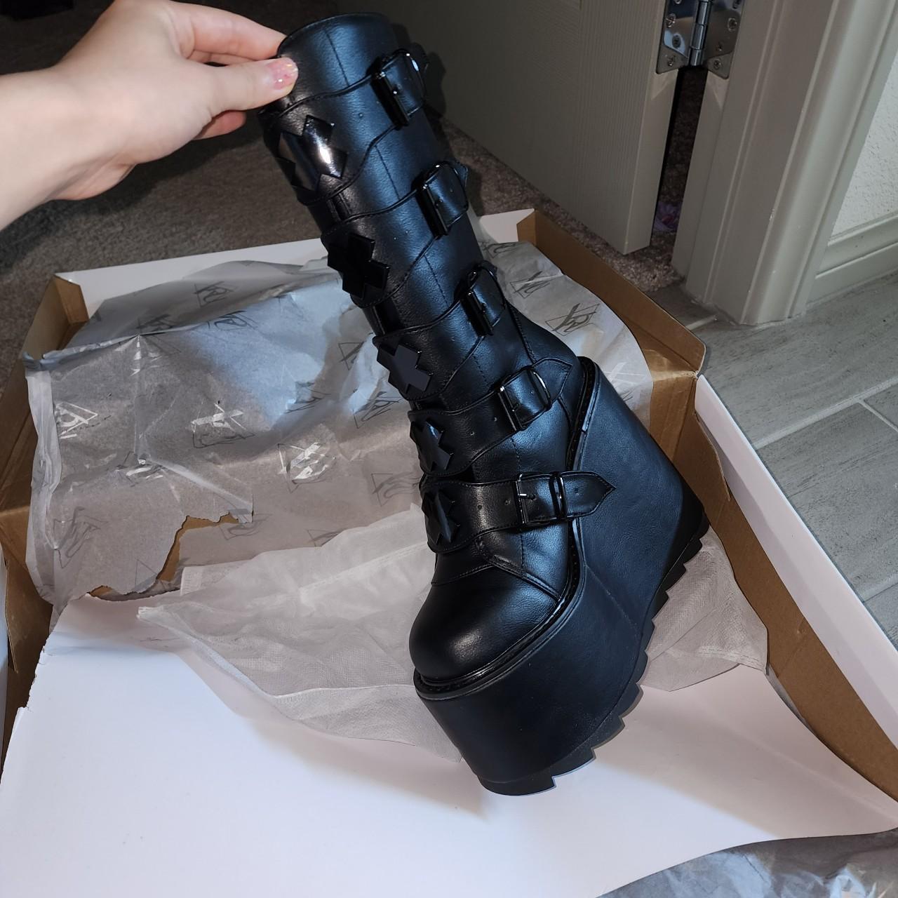 yru holographic boots