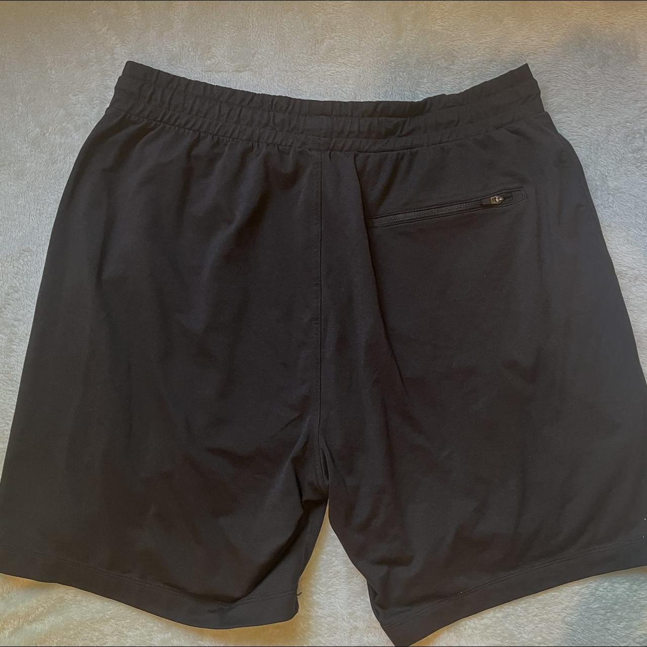 Vuori Men's Black Shorts | Depop