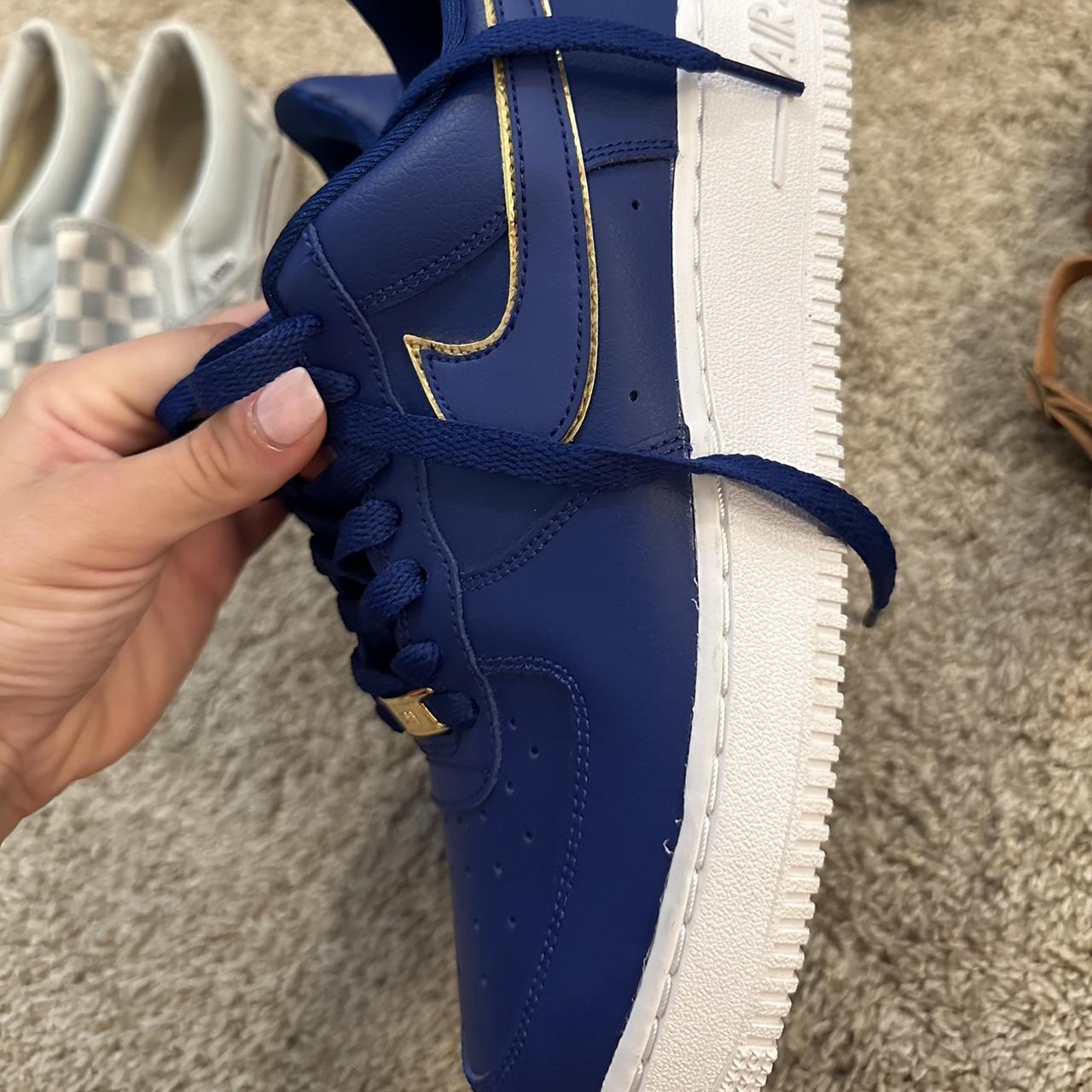 Air force 1 outlet navy blue and gold