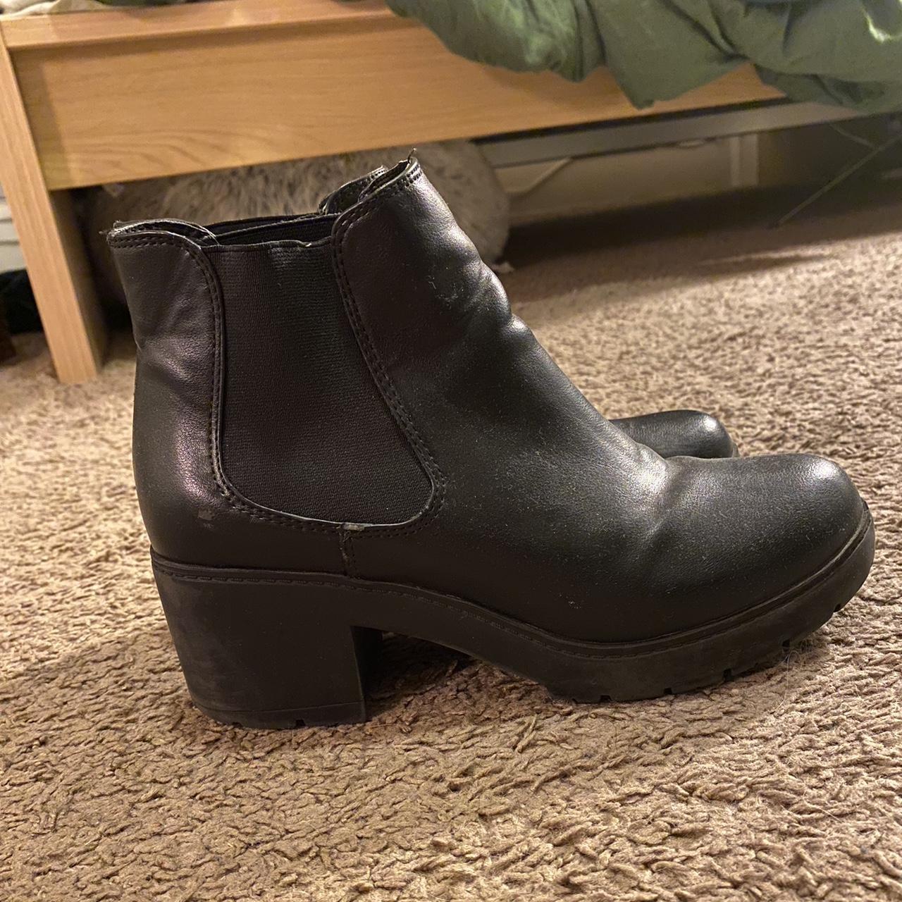 Steve madden chelsea hot sale boots black