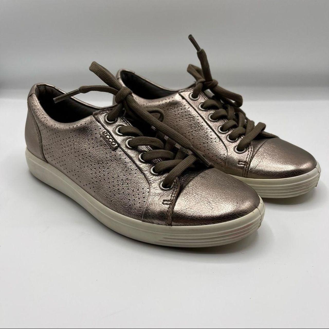 Ecco store perforated sneaker