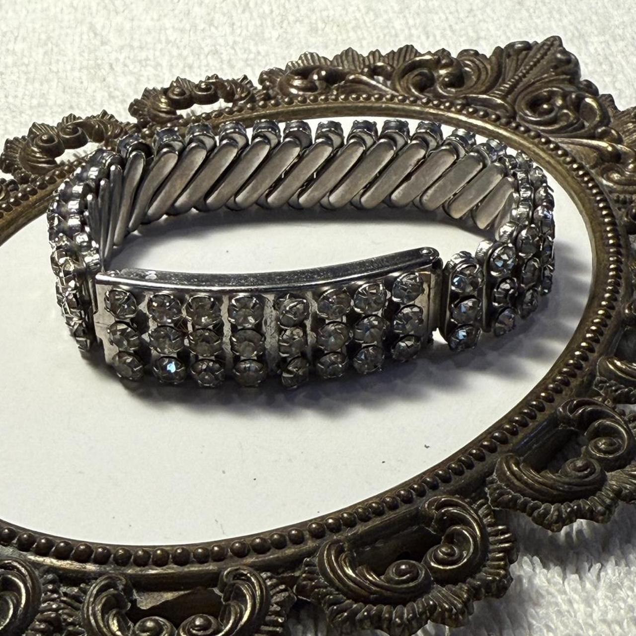 item listed by extinct_thrift