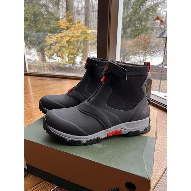 Muck Boots AXMZ106 Men's Apex Mid Zip Black/Light - Depop