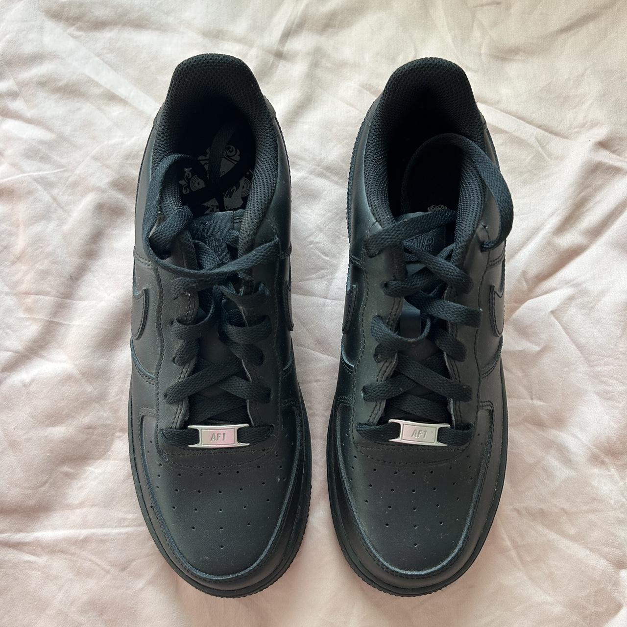 what does wearing black air force 1s mean