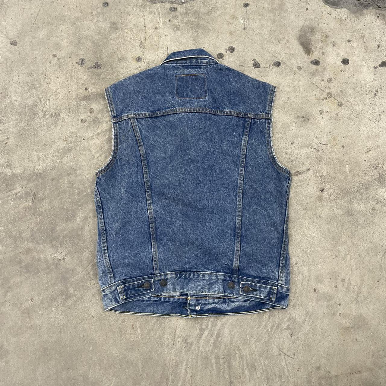 Levi's Women's Blue and Navy Gilet | Depop