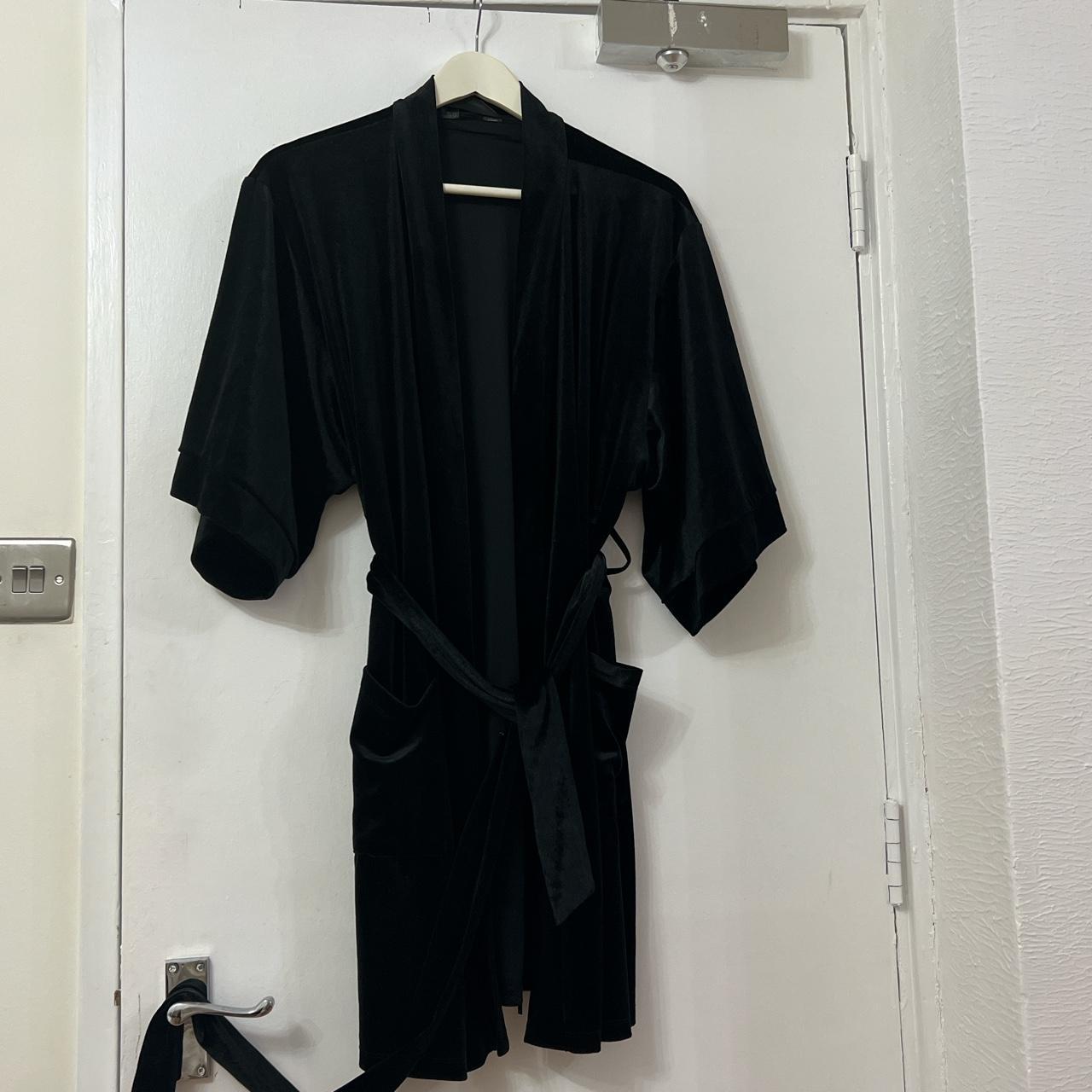 Victoria's Secret Women's Black Robe Depop