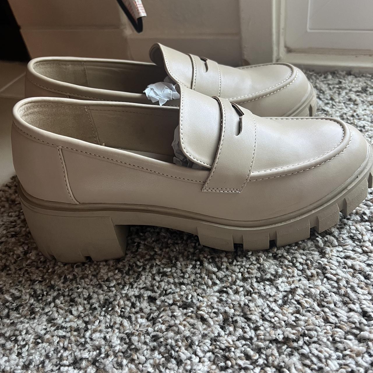 Jeffrey Campbell Women's Tan Loafers | Depop