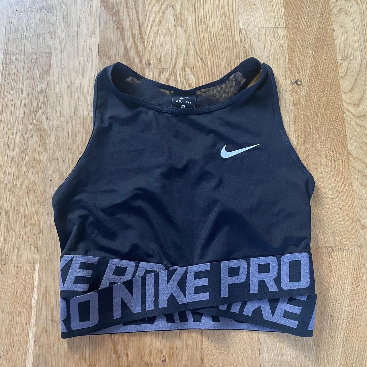 cropped fitness nike