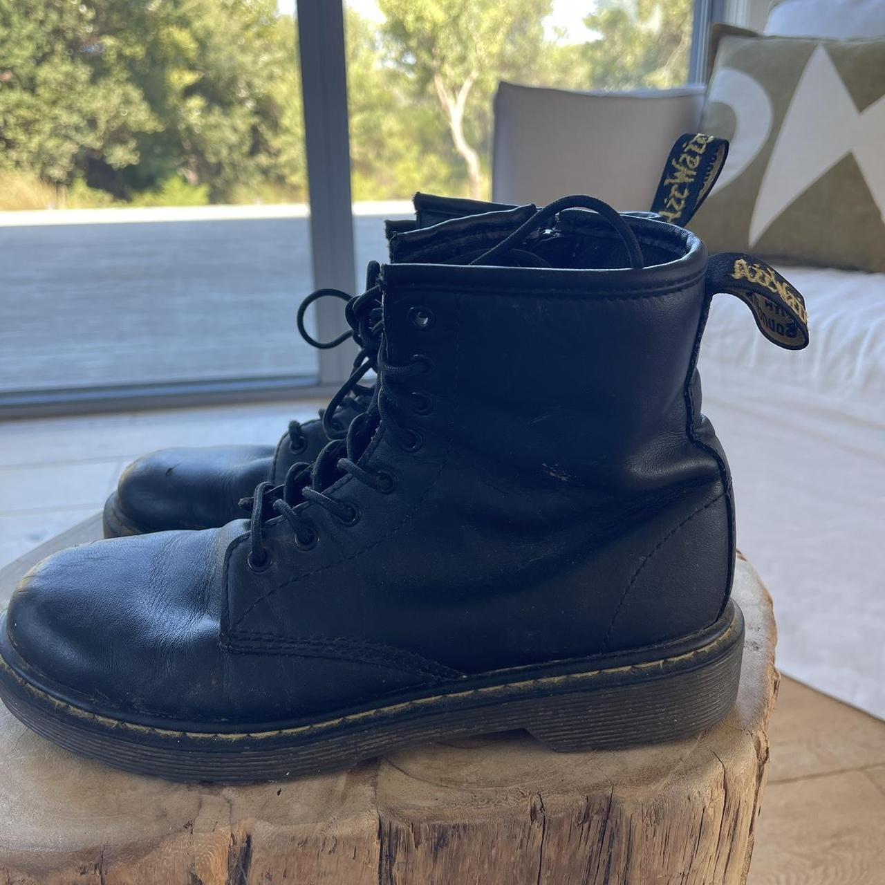 16 hole dr martens online