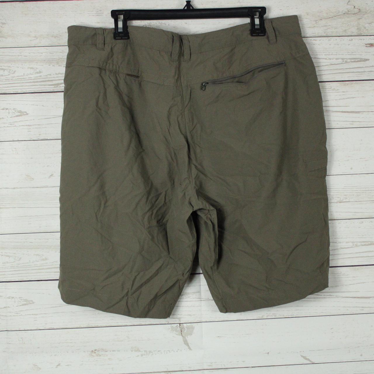 The North Face Men's Green Shorts (2)