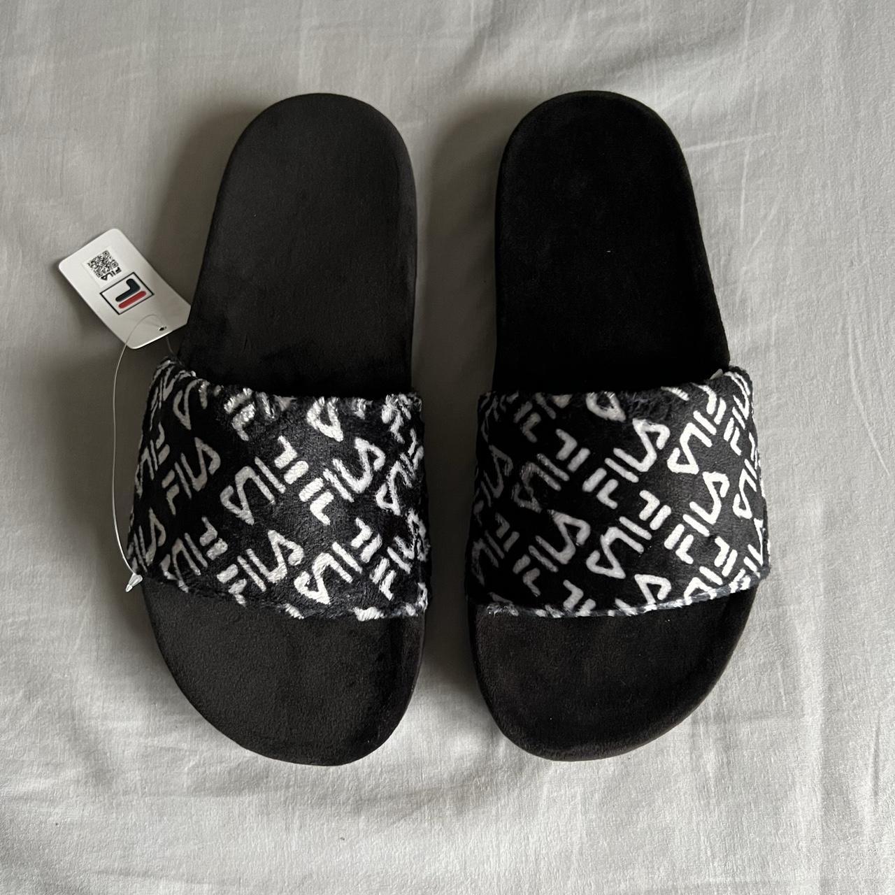 Black and white fila slides best sale