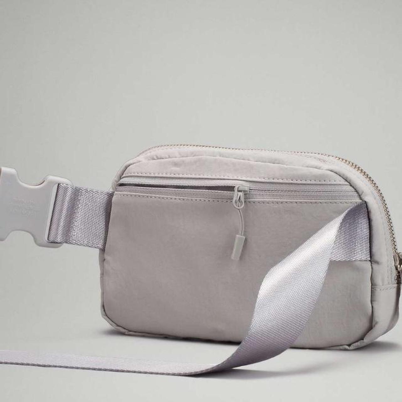 Lululemon Everywhere Belt Bag EBB popular NWT Seal Grey