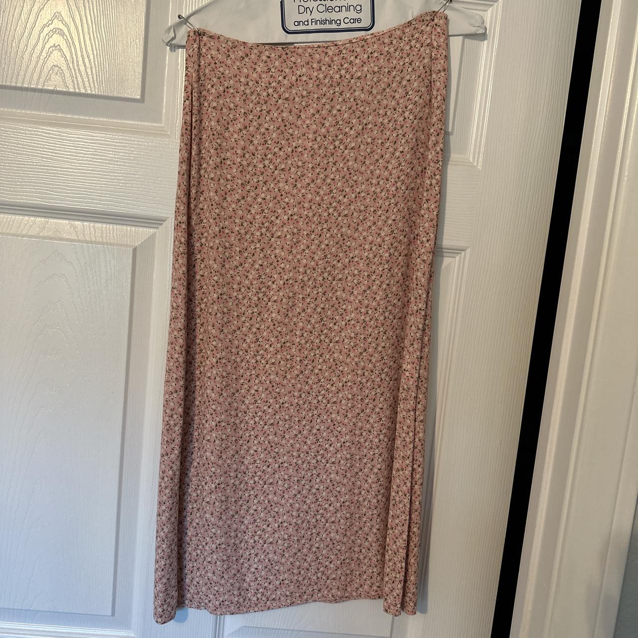 Brandy Melville pink maxi floral skirt - Depop