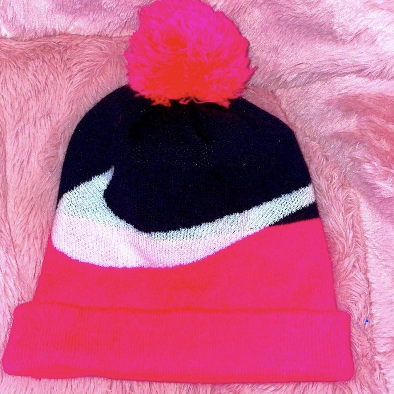 Black nike hat with pink clearance swoosh