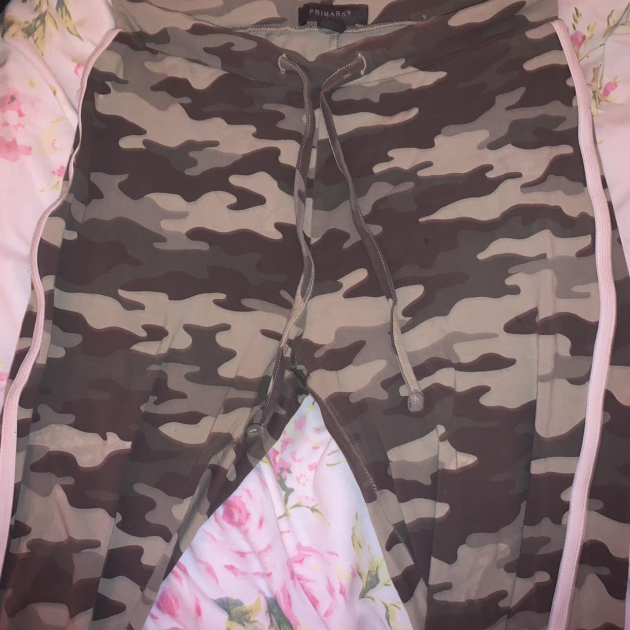 Camo x white line leggings with tie fits a size 8