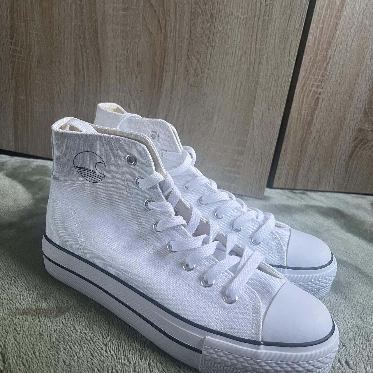 item listed by 21naila