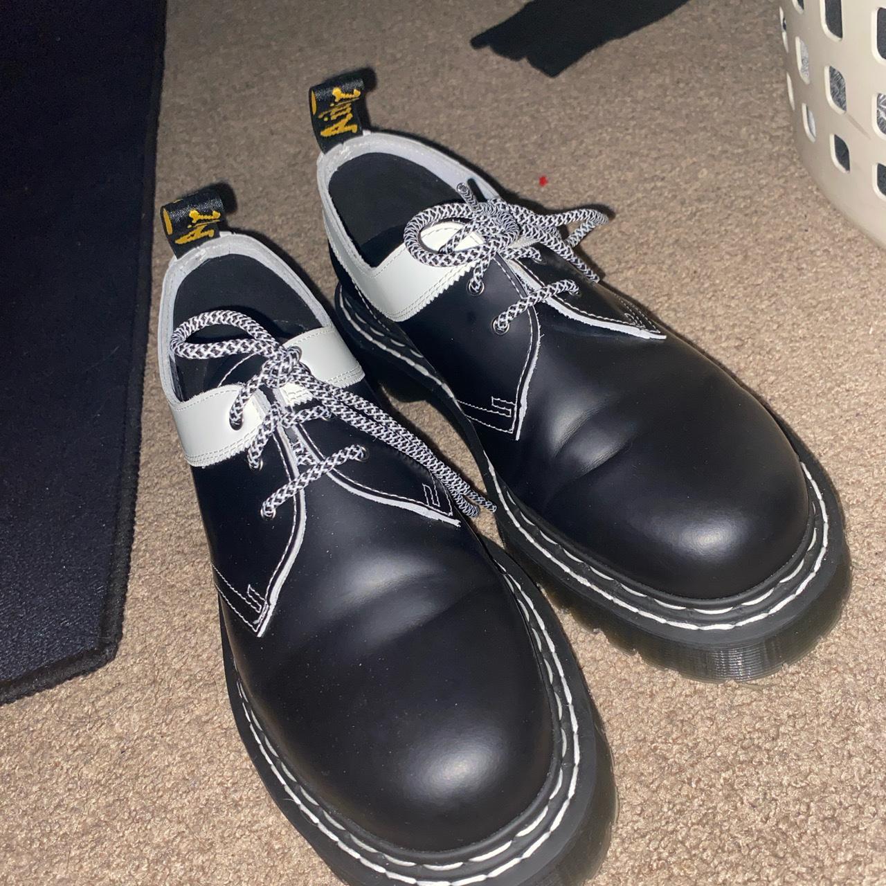 Dr martens oxford black hotsell and white