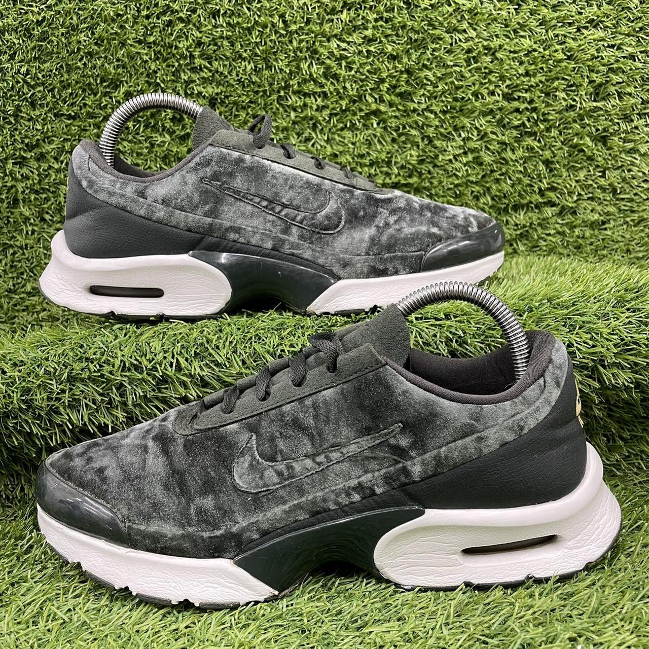 womens green nike trainers