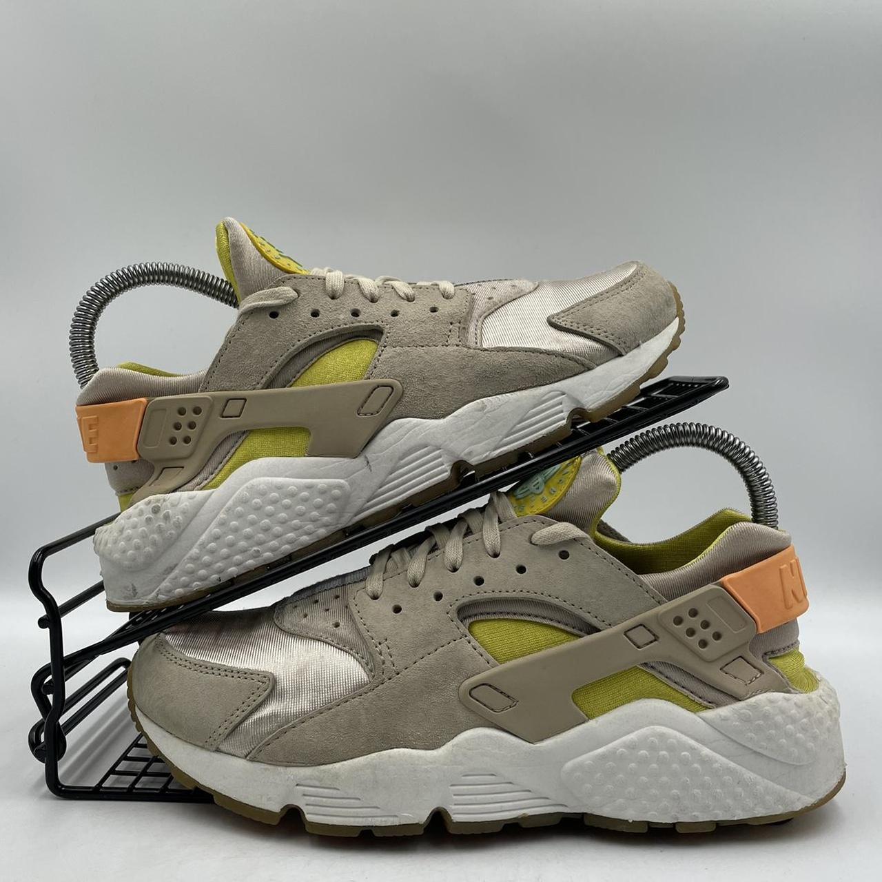 Nike air hotsell huarache grey yellow