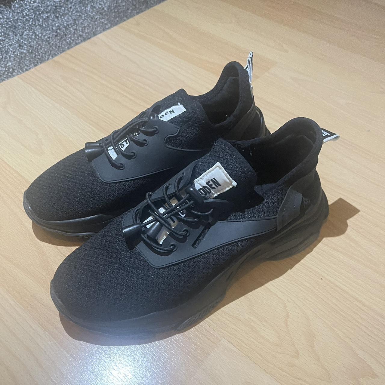 Steve Madden trainers black size 5 - in perfect... - Depop