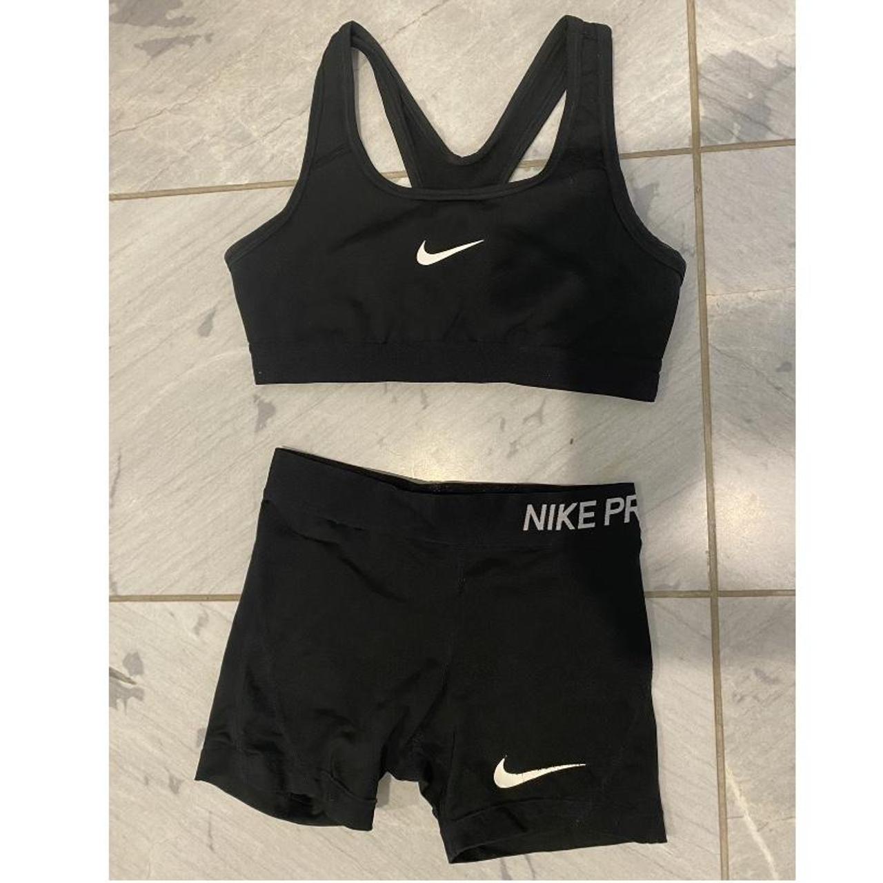 Nike Women's Black Crop-top | Depop