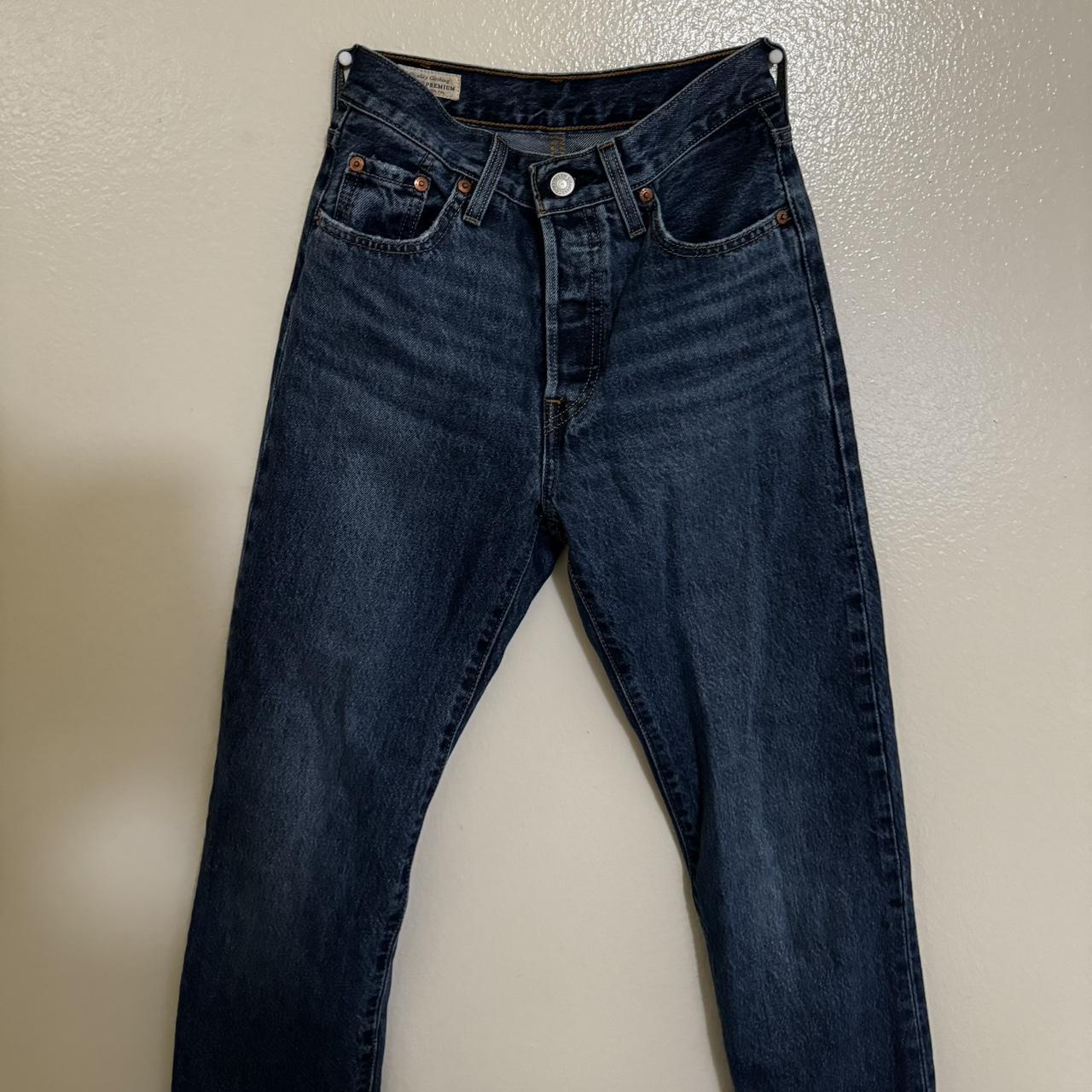 Levi’s 501 great condition Size 24 - Depop