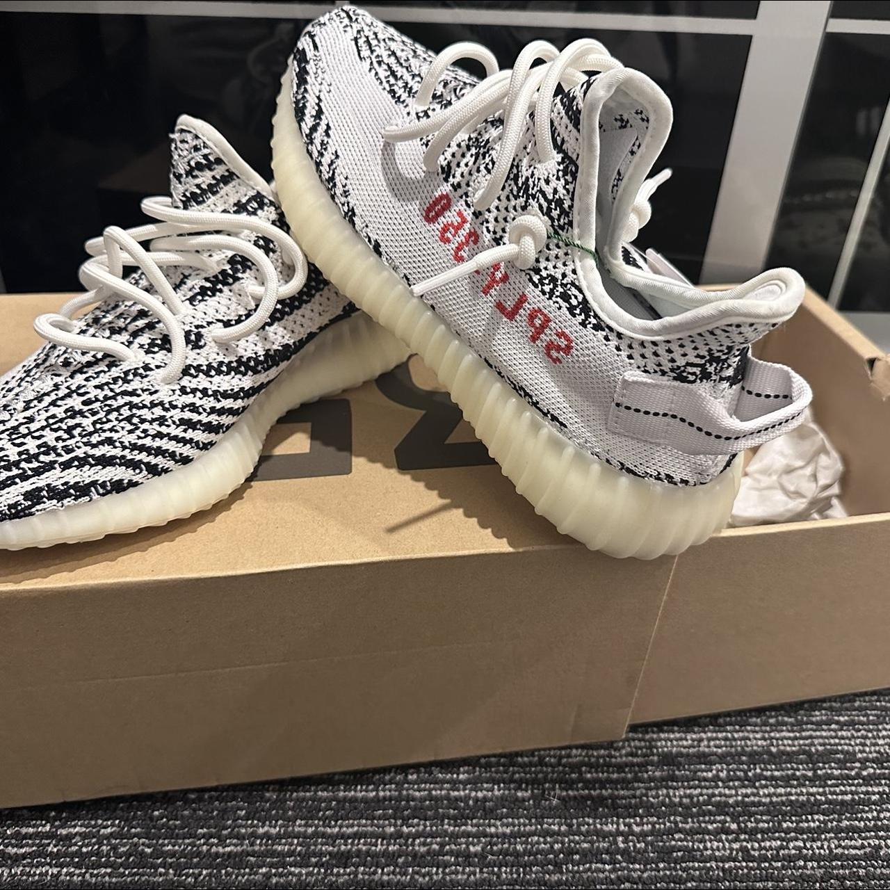 Zebra adidas Yeezy Boost 350 V2 STOCK X