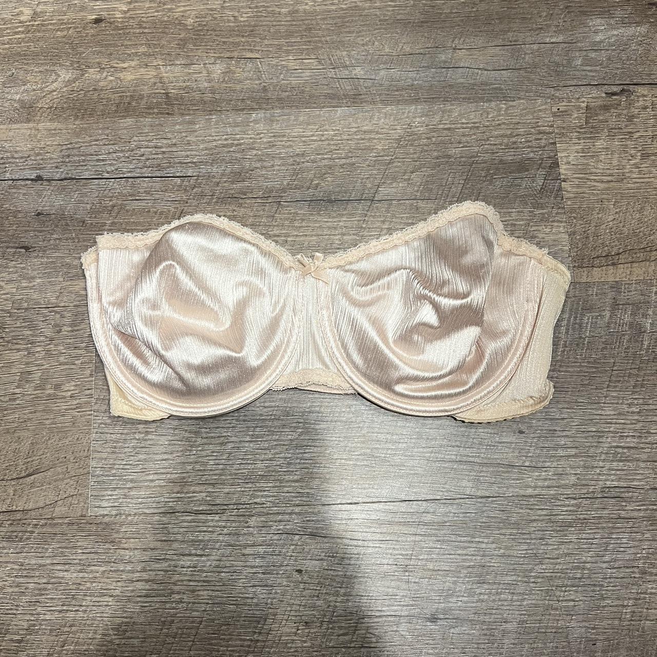 Warner's Women's Pink and Cream Bra | Depop