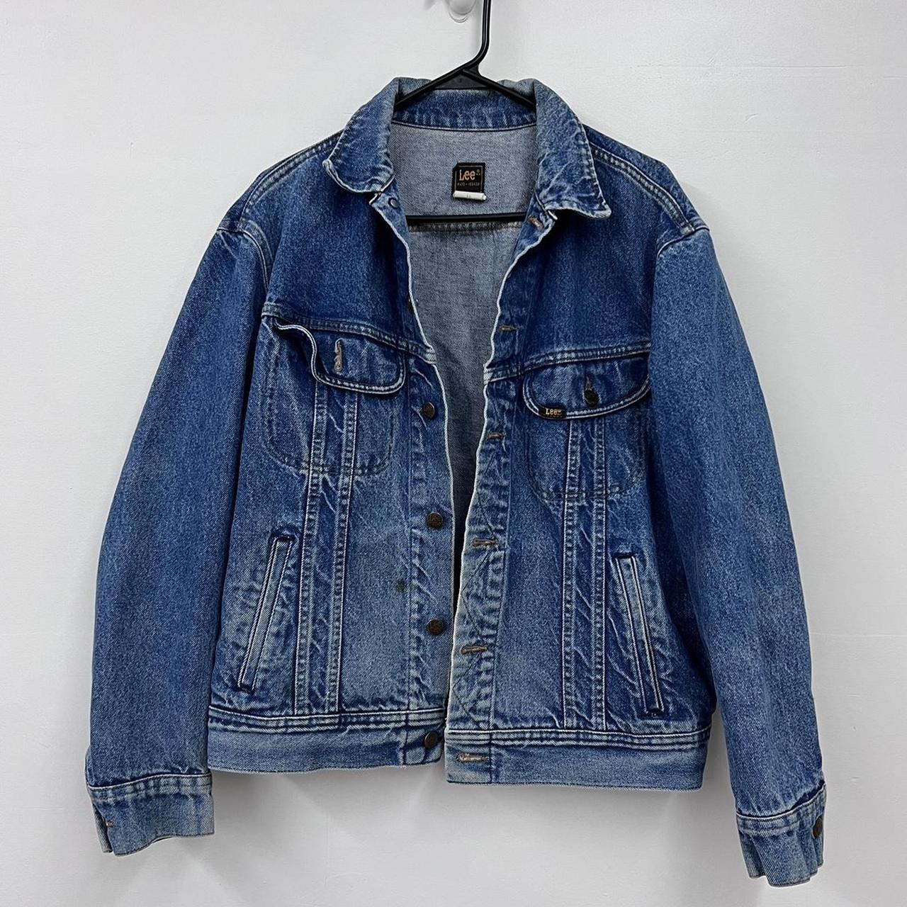 vintage Lee denim jacket! 21” pit to pit!... - Depop