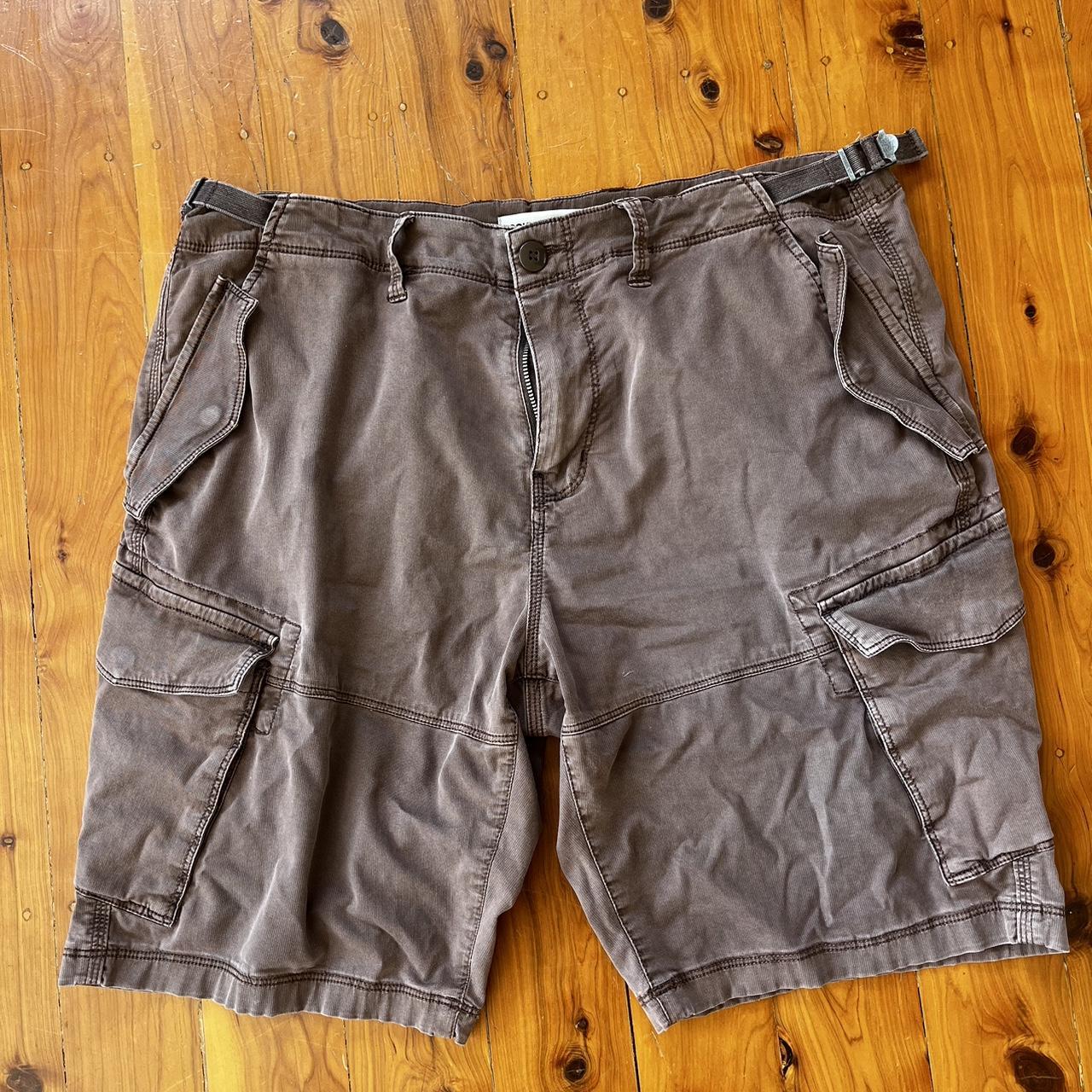 Brown Country road cargo shorts, nice baggy fit.... - Depop