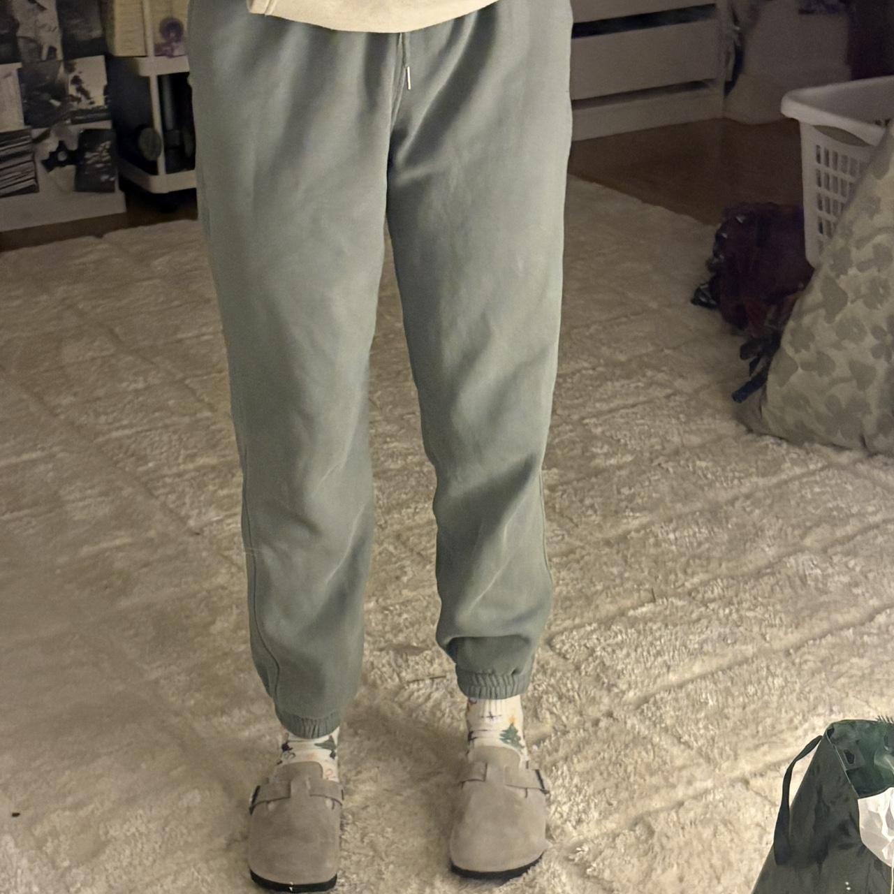 item listed by val3ri3scloset