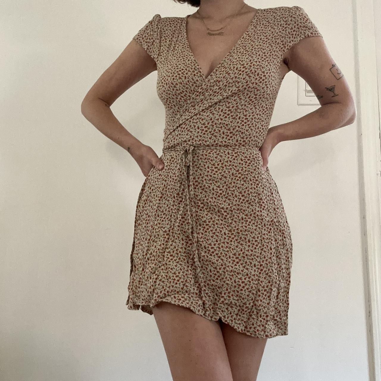 Brandy Melville Robbie dress in yellow with red - Depop