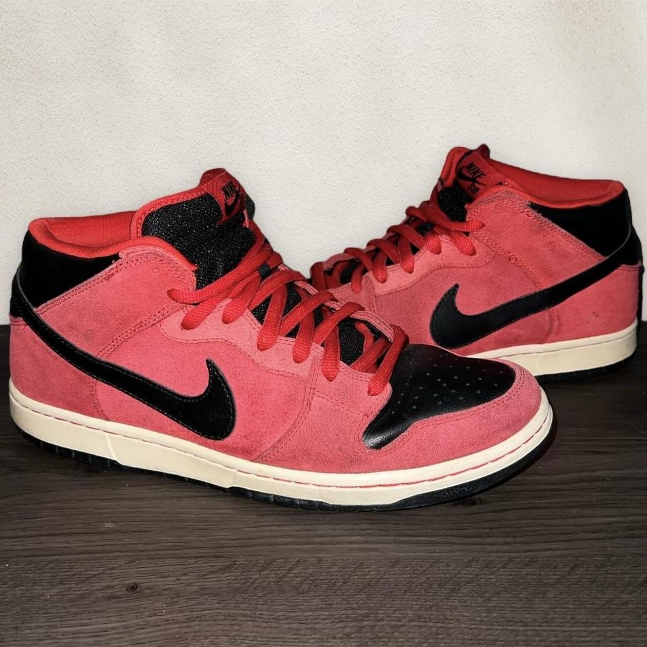 Mens size 10.5 red and black mid top Nike shoes store