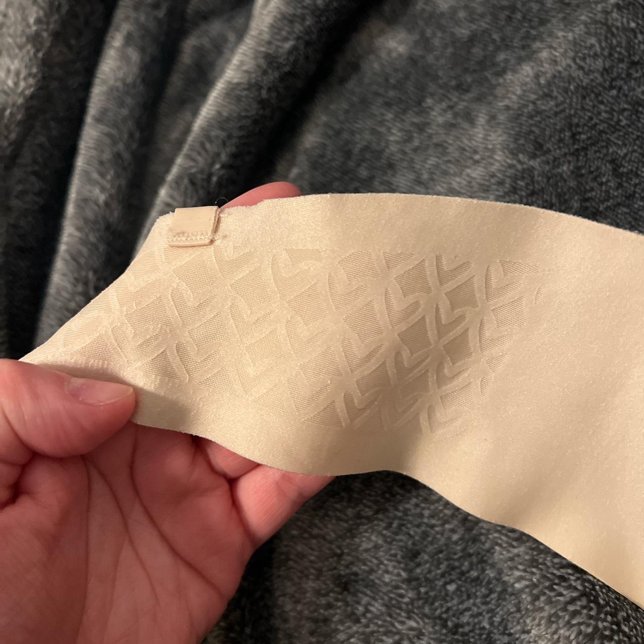 Victoria's Secret Women's Cream Bra (3)