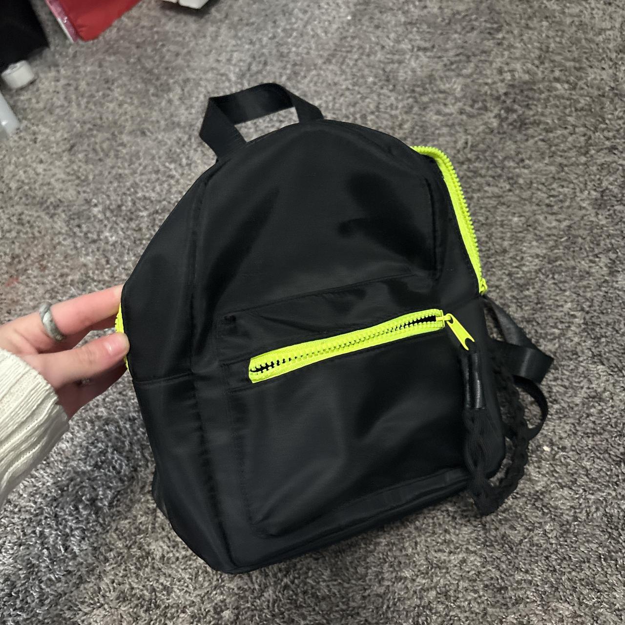item listed by rxcairy8