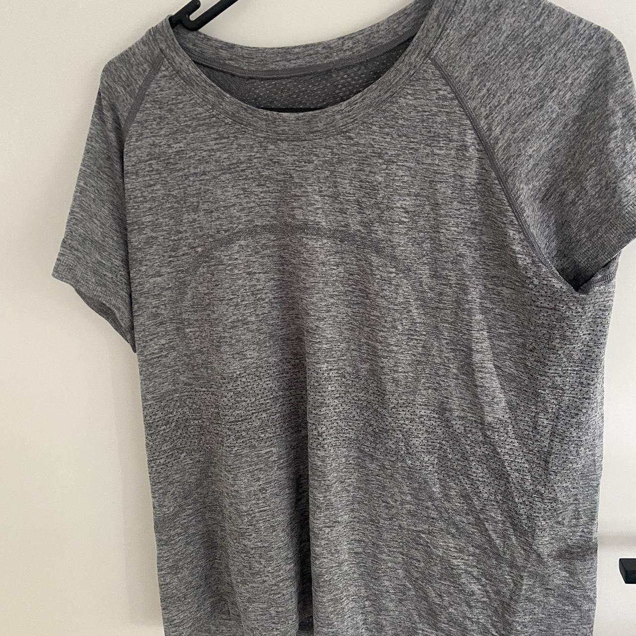 Lululemon salt and pepper active top 🤍 Size small to... - Depop