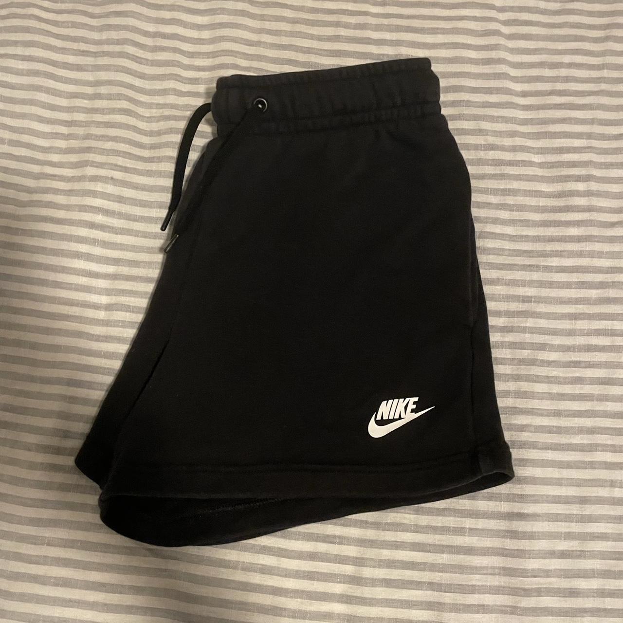 short black nike shorts