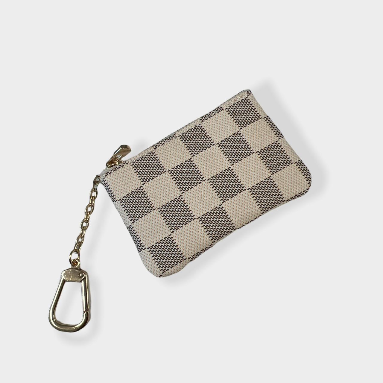 Louis Vuitton key pouch white checkered great - Depop